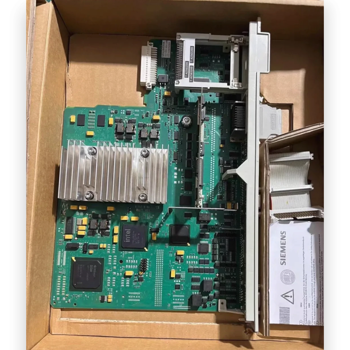 JJAutomation Siemens SINUMERIK 840D NCU 573.5B control unit circuit board with heat sink in cardboard packaging